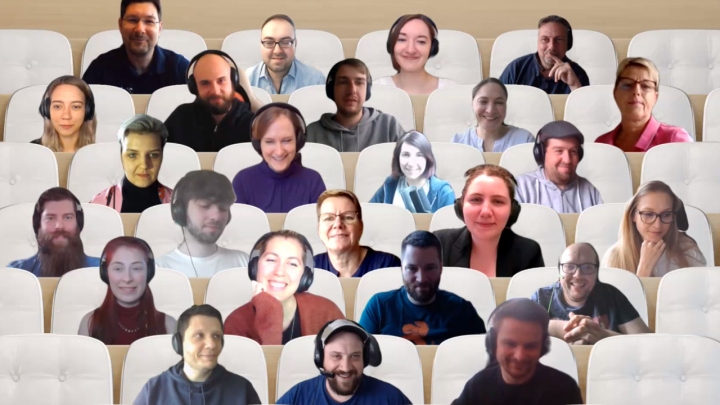 Auf dem Bild: Einige astragon Team-Mitglieder - auch digital im engen Kontakt