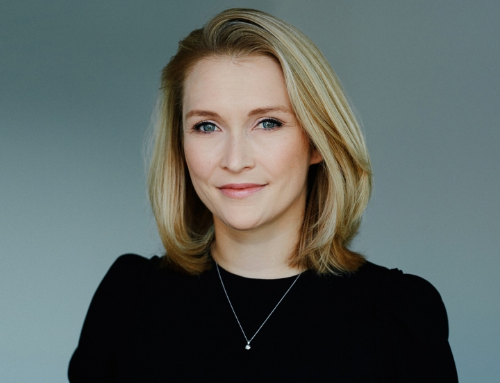 Julia Pfiffer, astragon